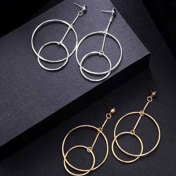 NEW!💙💎MODERN MINIMALIST CIRCLE HOOPS!💎💙GOLDEN! - Picture 6 of 8